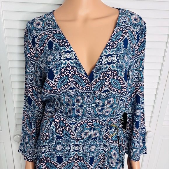 EXPRESS Blue Abstract Print V-Neck Wrap Dress Size Medium - Picture 2 of 8